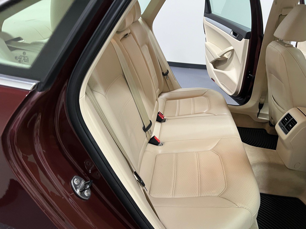 2013 Volkswagen Passat Image 15