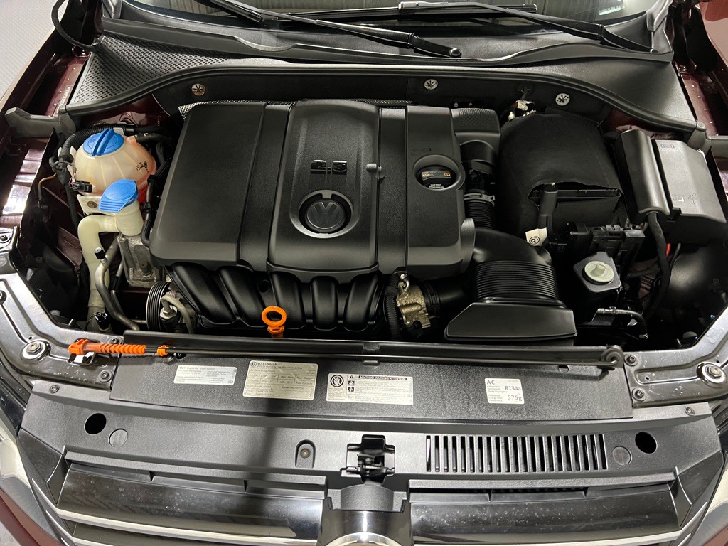 2013 Volkswagen Passat Image 17