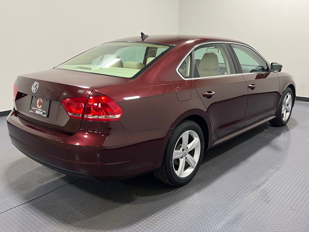 2013 Volkswagen Passat Image 22