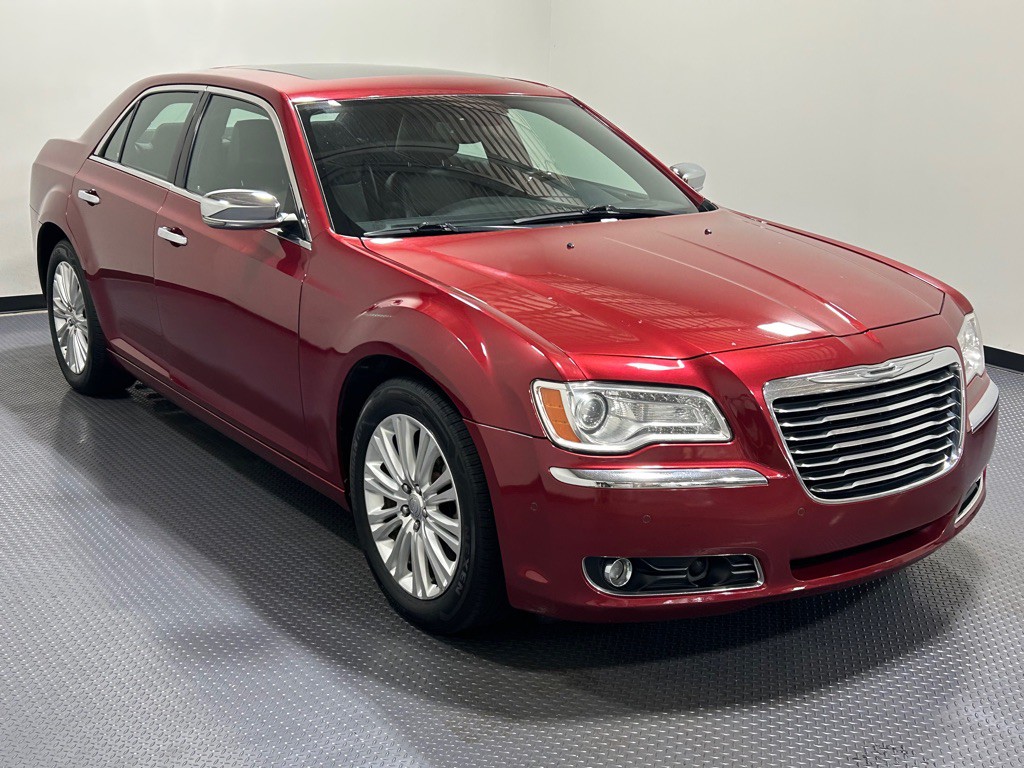 2012 Chrysler 300 Image 4