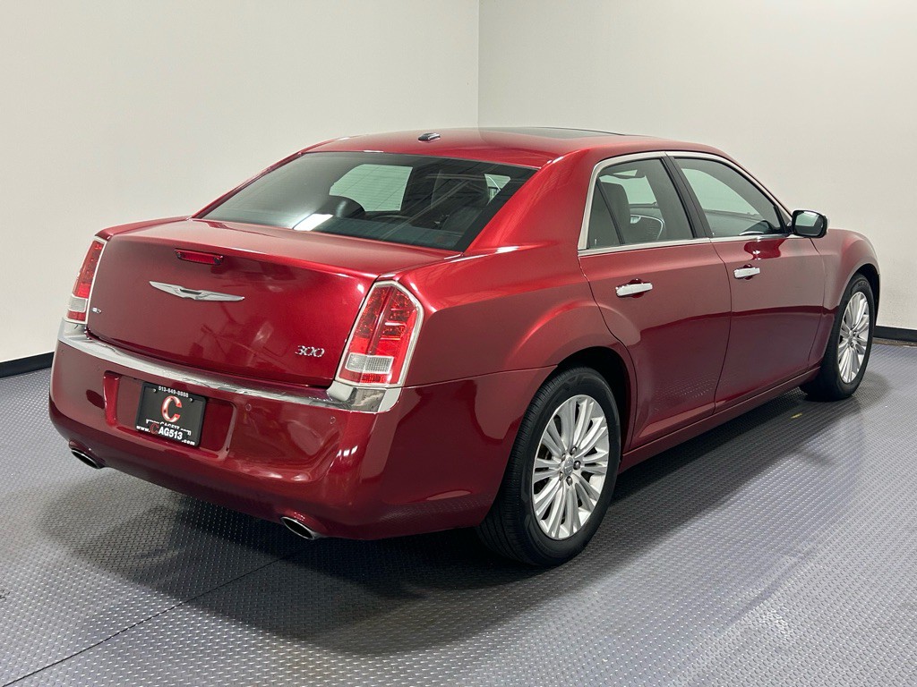 2012 Chrysler 300 Image 5