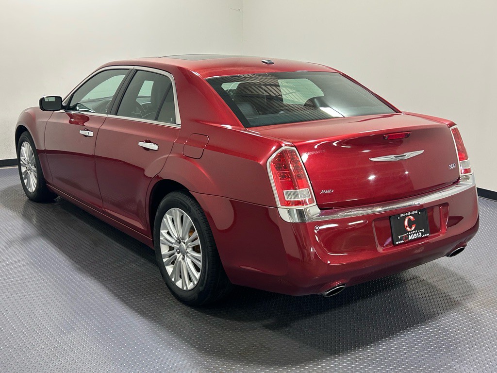 2012 Chrysler 300 Image 7
