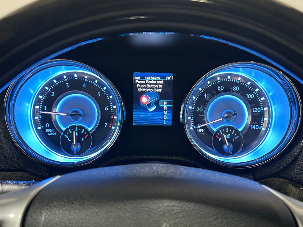 2012 Chrysler 300 Image 13