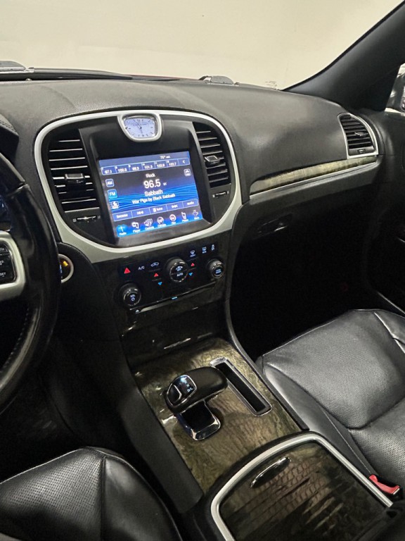 2012 Chrysler 300 Image 14