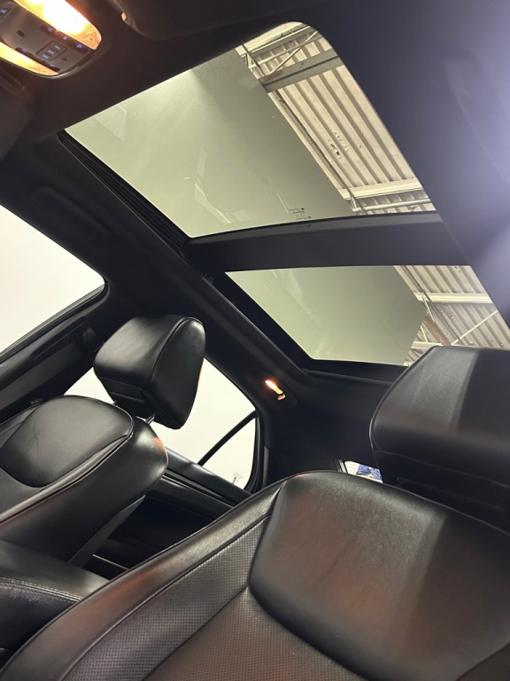 2012 Chrysler 300 Image 16