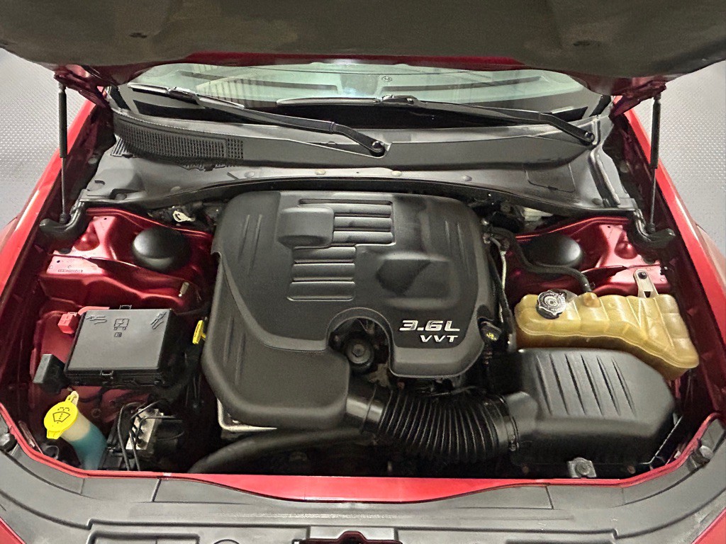 2012 Chrysler 300 Image 17