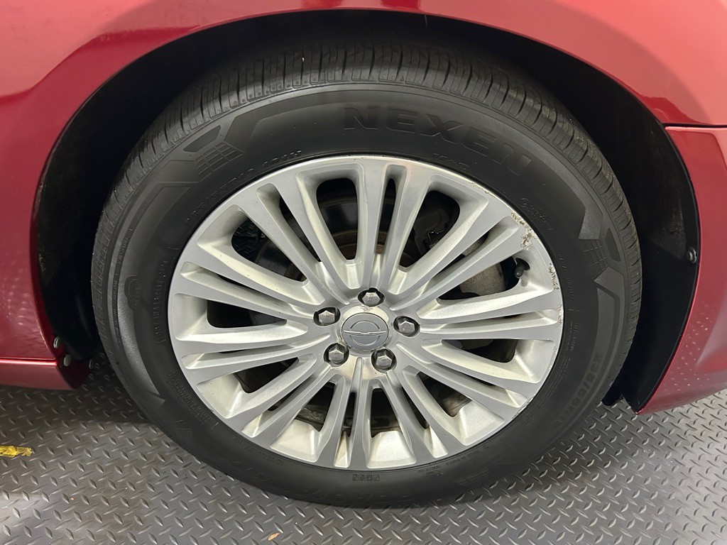 2012 Chrysler 300 Image 18