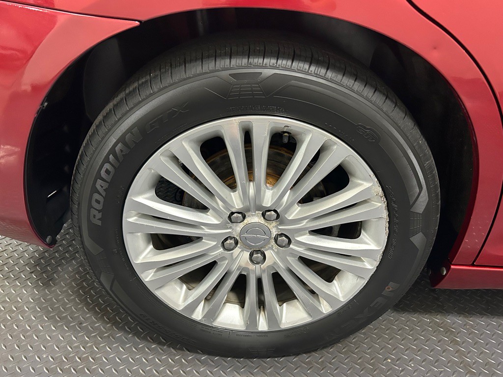 2012 Chrysler 300 Image 19
