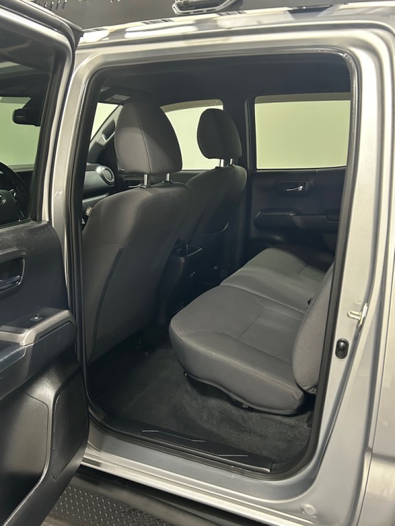 2018 Toyota Tacoma Image 9