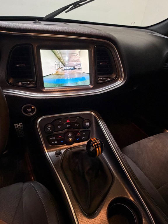 2016 Dodge Challenger Image 12