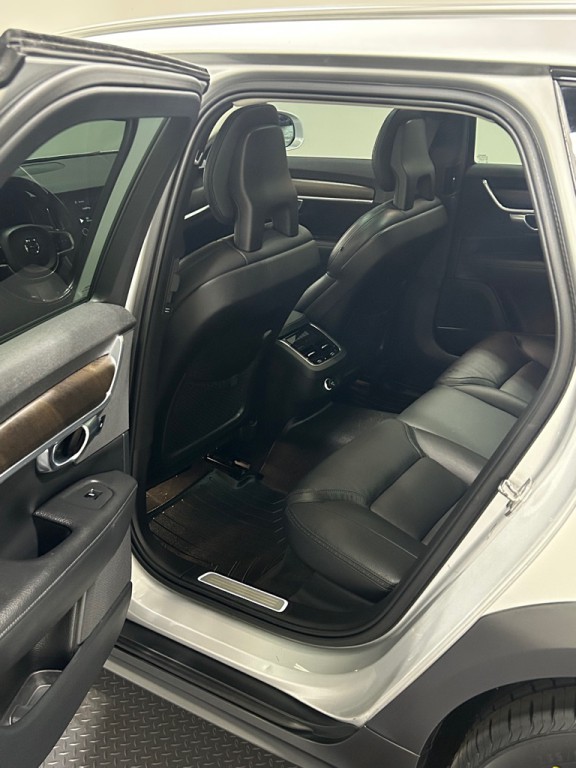 2018 Volvo V90 CROSS COUNTRY Image 9