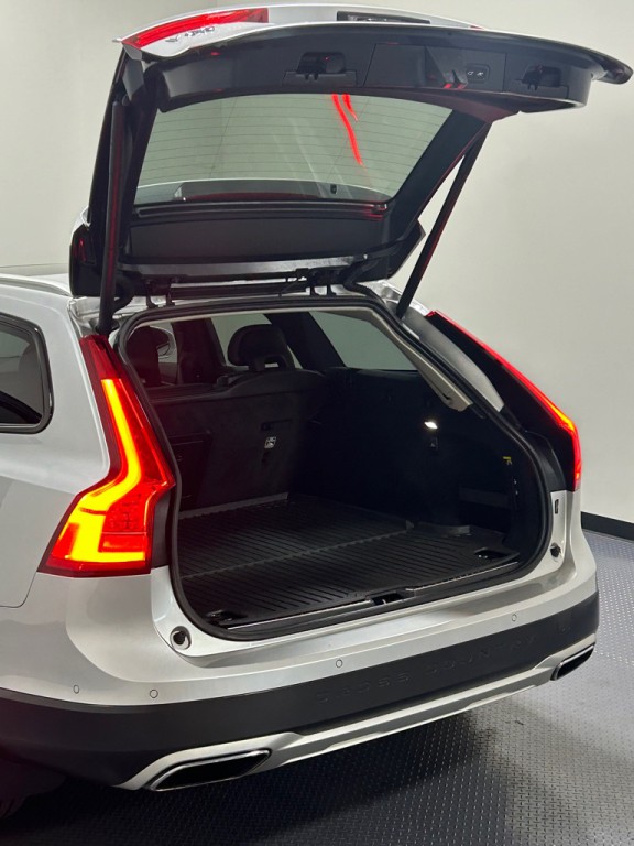 2018 Volvo V90 CROSS COUNTRY Image 10
