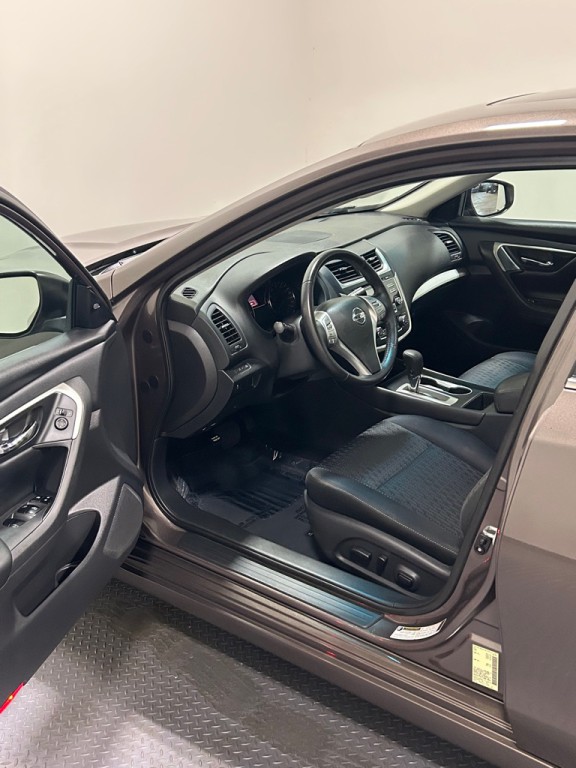 2016 Nissan Altima Image 8