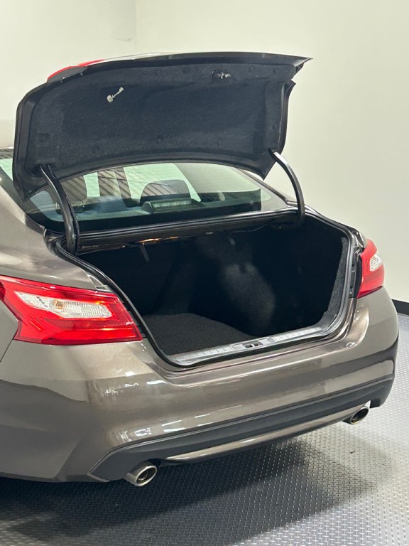 2016 Nissan Altima Image 10