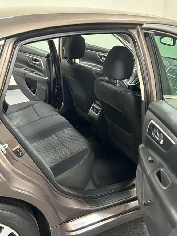 2016 Nissan Altima Image 11