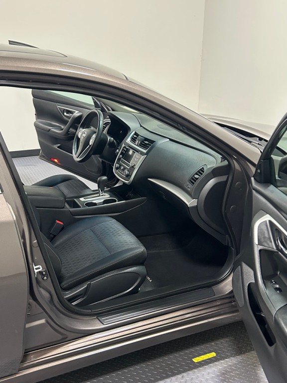 2016 Nissan Altima Image 12