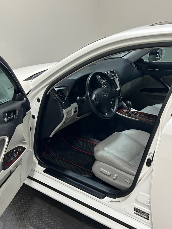 2007 Lexus IS Image 8