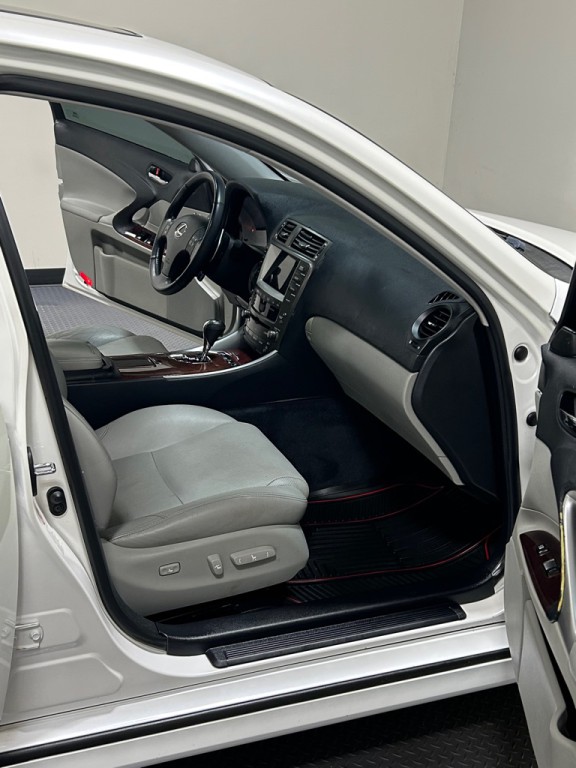2007 Lexus IS Image 12
