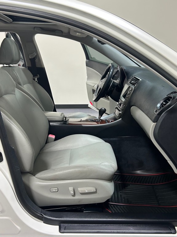 2007 Lexus IS Image 13