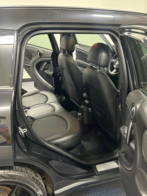 2015 MINI Cooper Image 10
