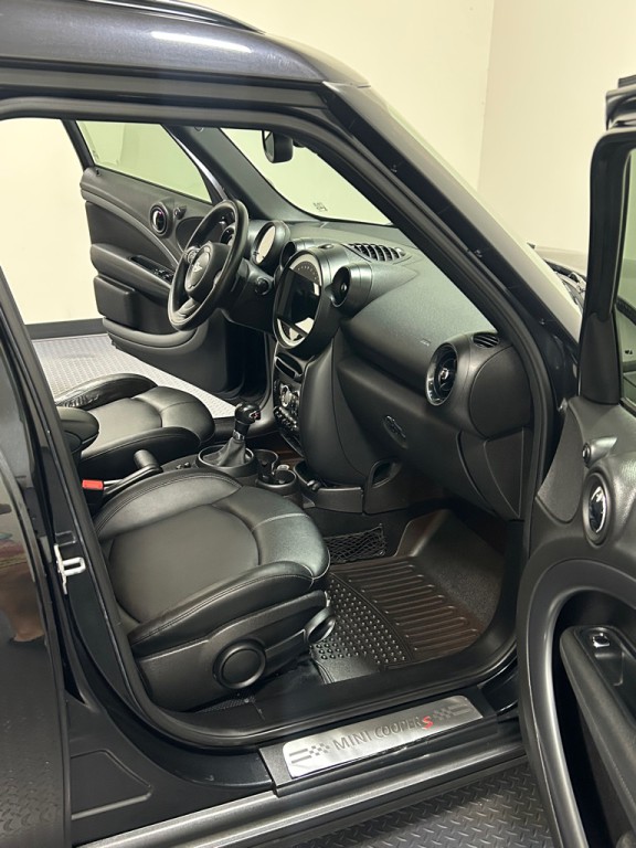 2015 MINI Cooper Image 11