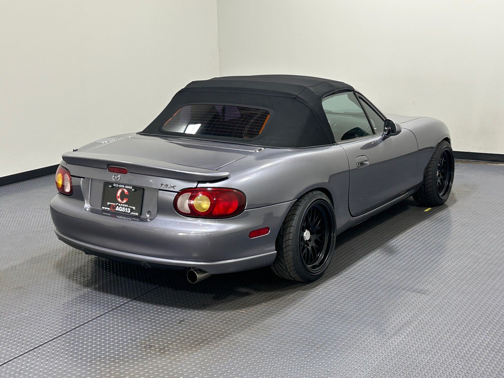2004 Mazda MX-5 Miata Image 5