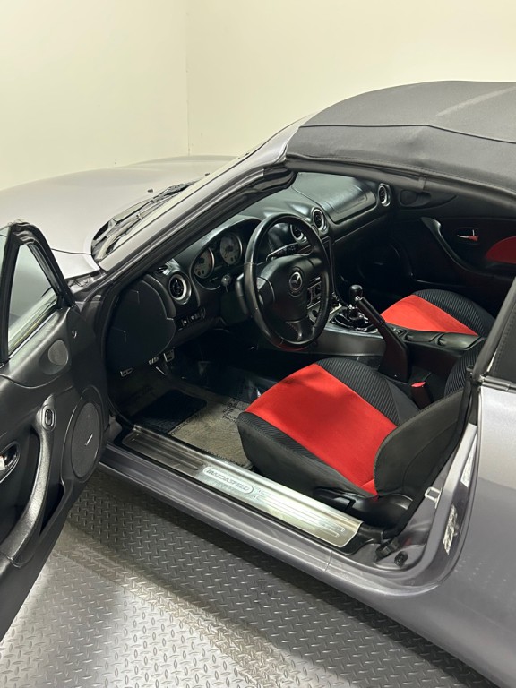 2004 Mazda MX-5 Miata Image 8
