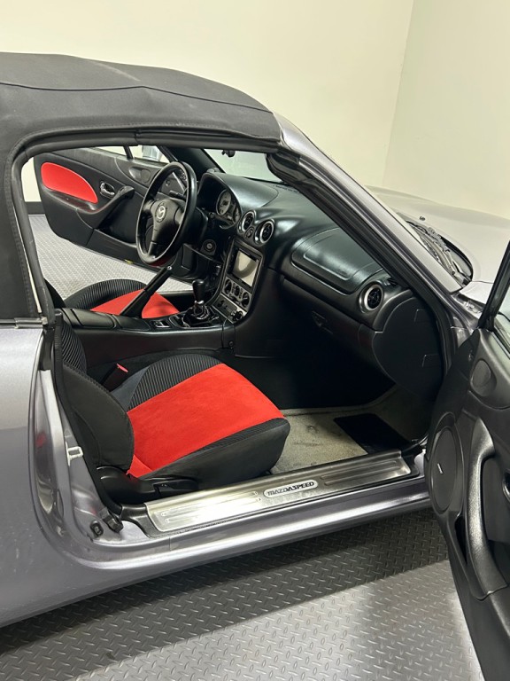 2004 Mazda MX-5 Miata Image 9