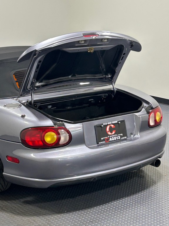 2004 Mazda MX-5 Miata Image 10