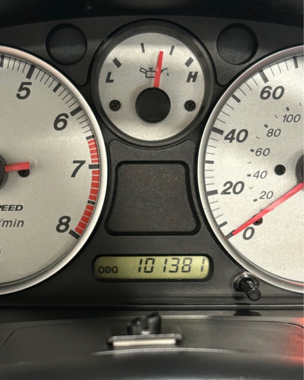 2004 Mazda MX-5 Miata Image 12