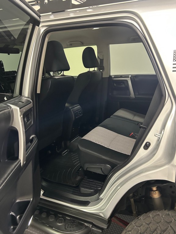2015 Toyota 4Runner Image 9