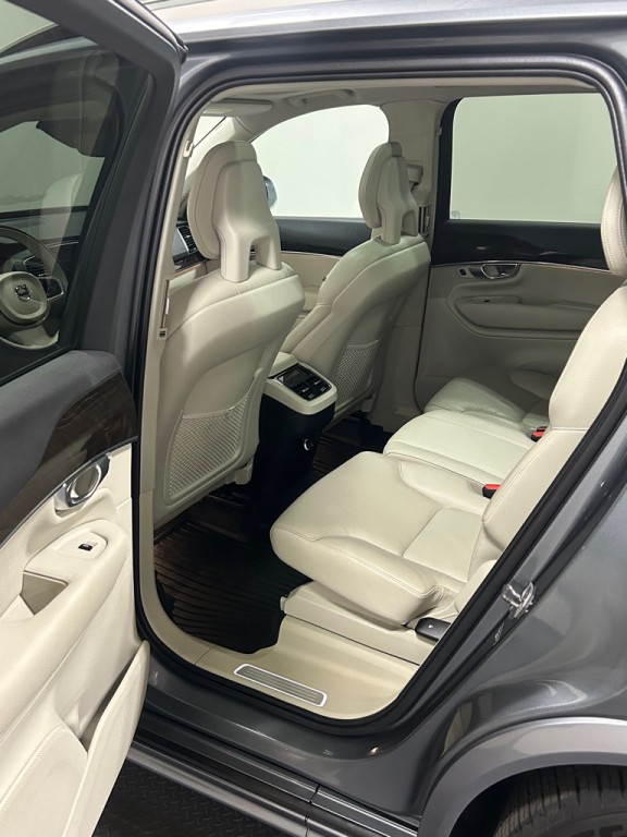2017 Volvo XC90 Image 9