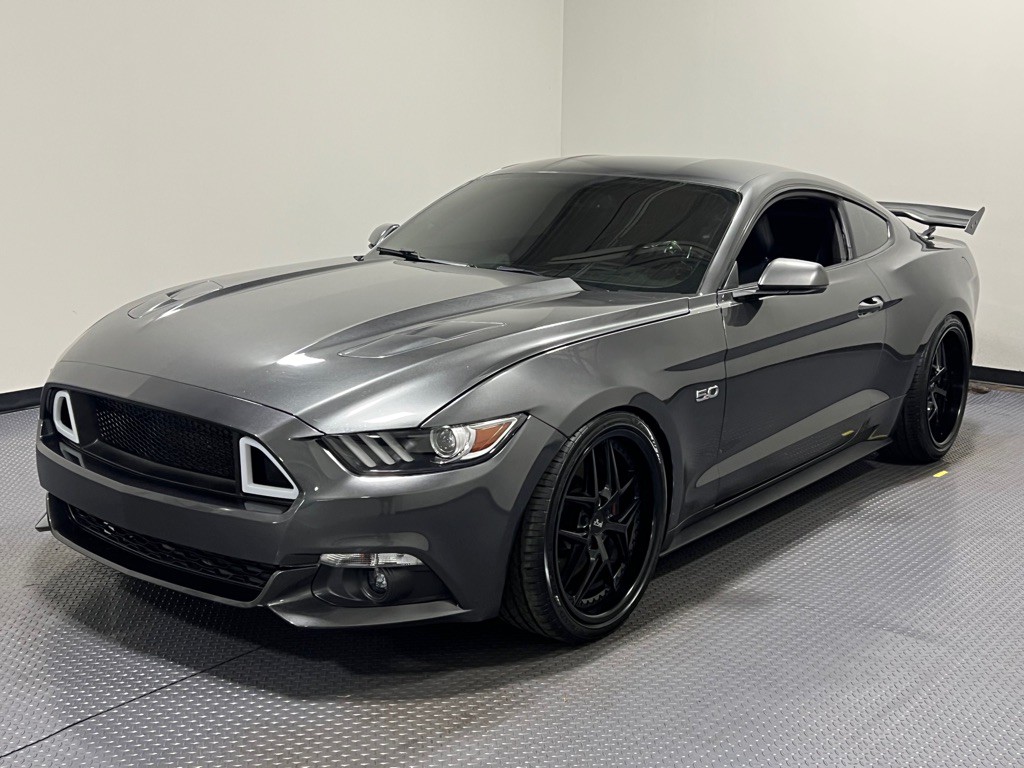 2017 Ford Mustang Image 1