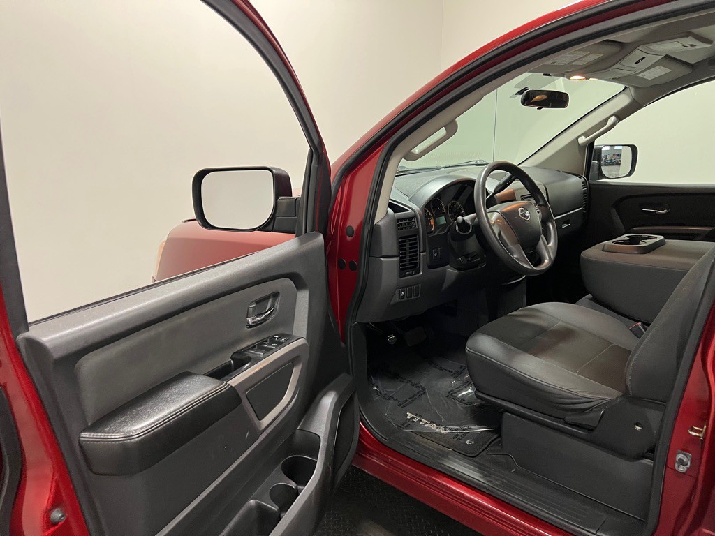 2015 Nissan Titan Image 8