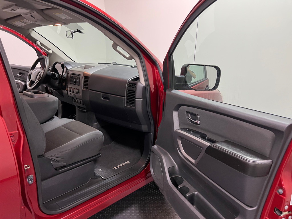 2015 Nissan Titan Image 10