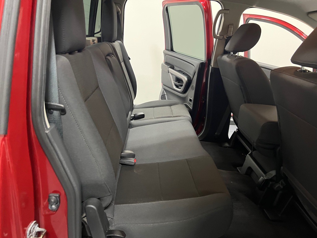 2015 Nissan Titan Image 13