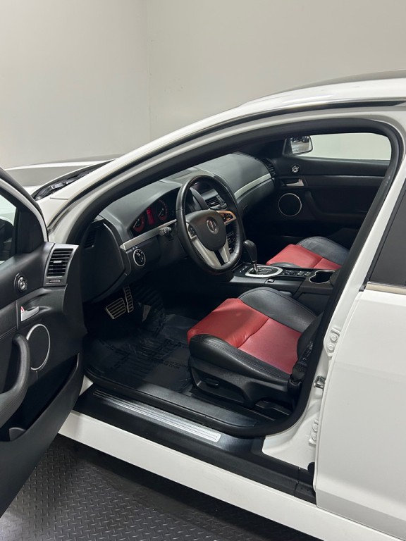 2008 Pontiac G8 Image 8