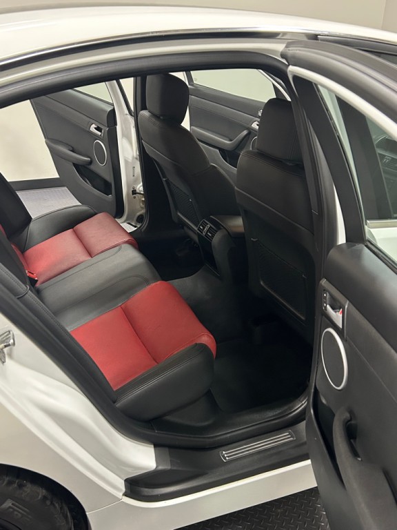 2008 Pontiac G8 Image 10