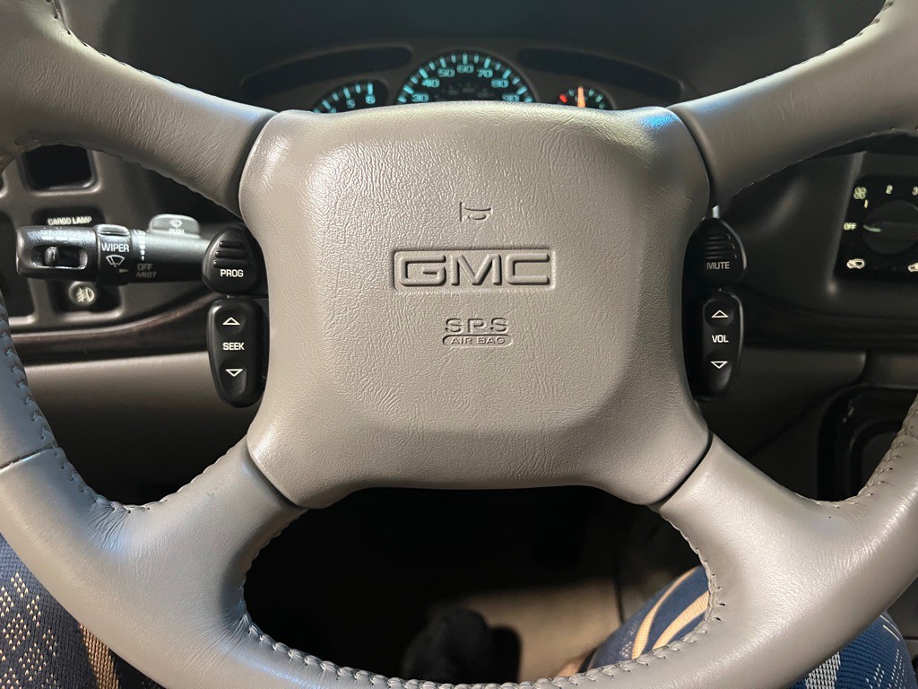 2002 GMC Sierra Image 6