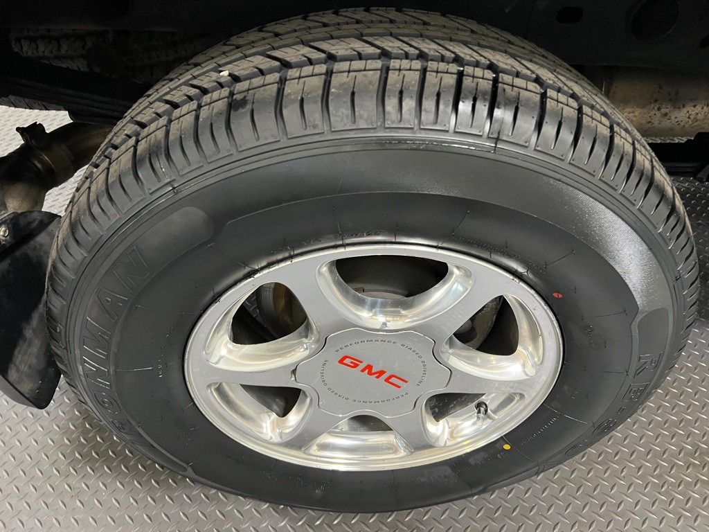 2002 GMC Sierra Image 18