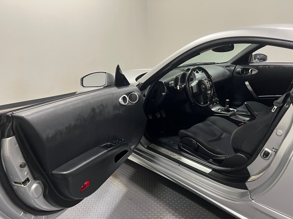 2004 Nissan 350Z Image 8