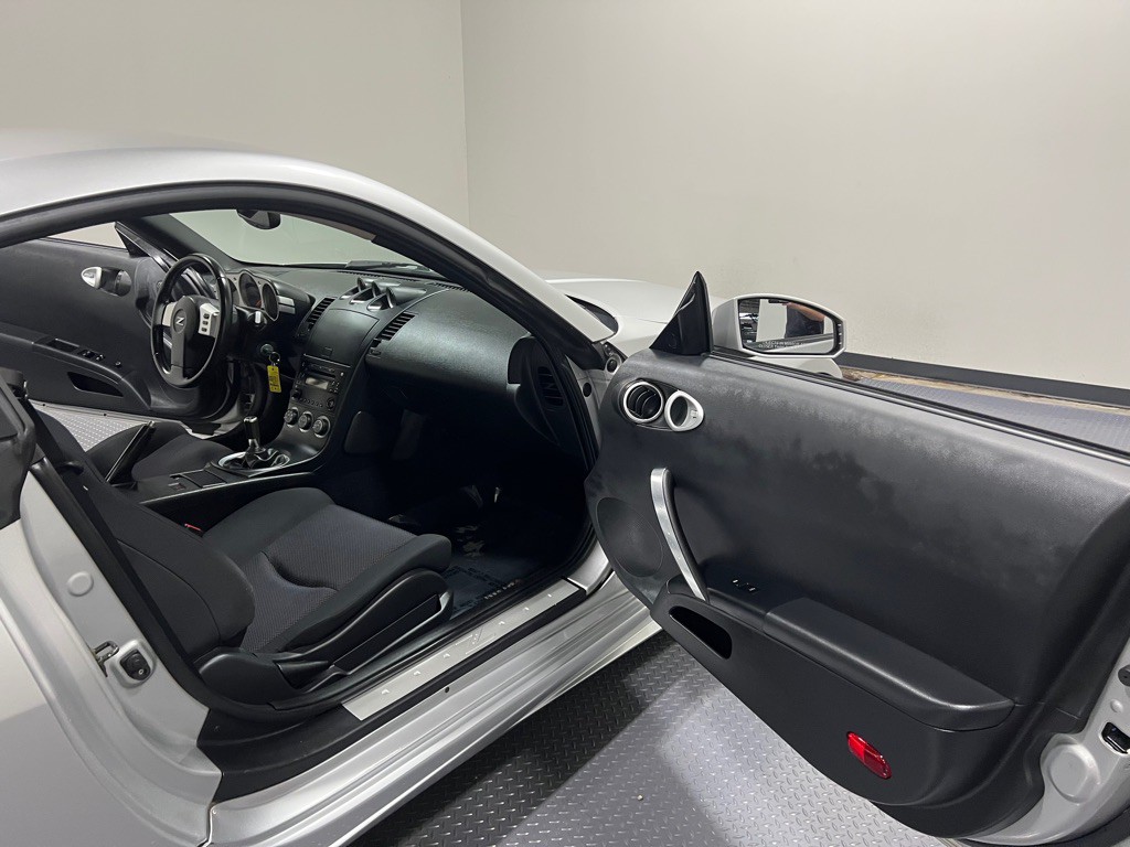 2004 Nissan 350Z Image 10