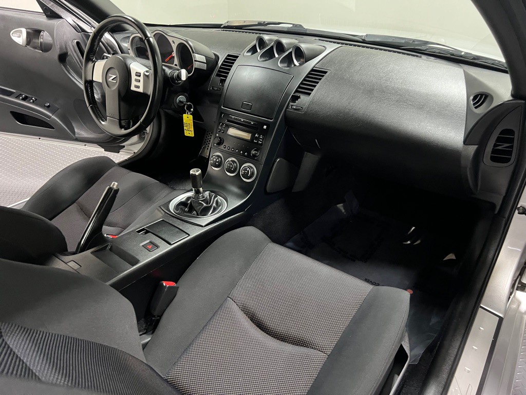 2004 Nissan 350Z Image 11