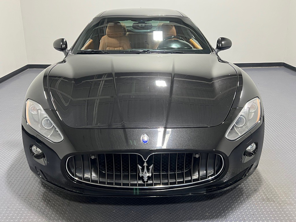 2011 Maserati GranTurismo Image 3