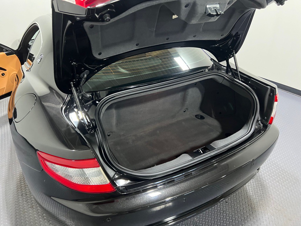 2011 Maserati GranTurismo Image 9