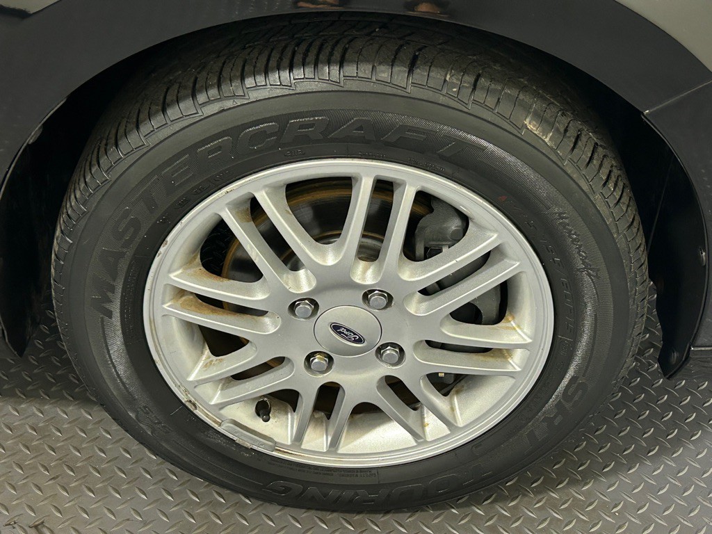 2009 Ford Focus Image 16