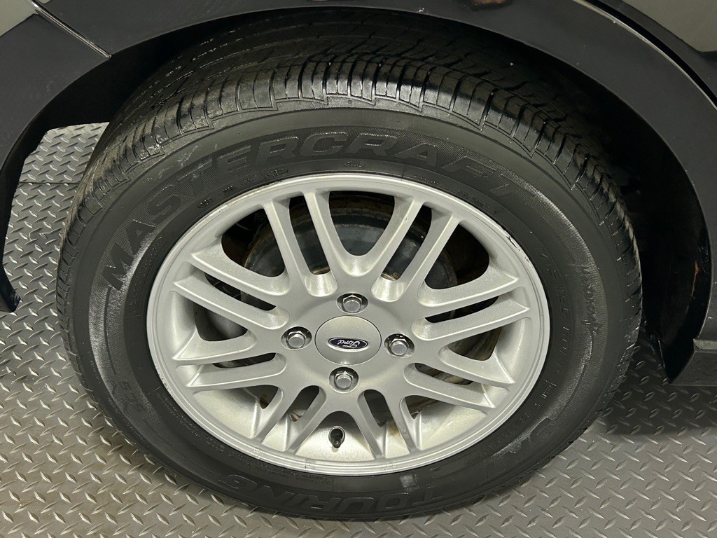 2009 Ford Focus Image 17