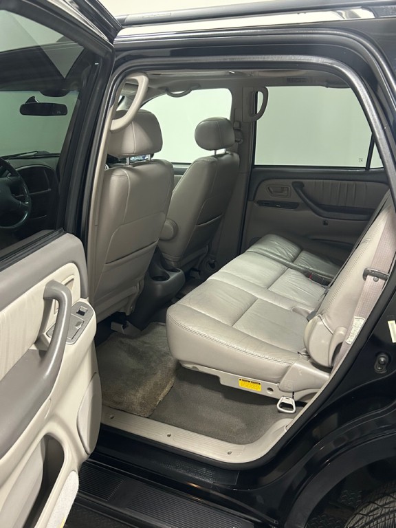 2002 Toyota Sequoia Image 9