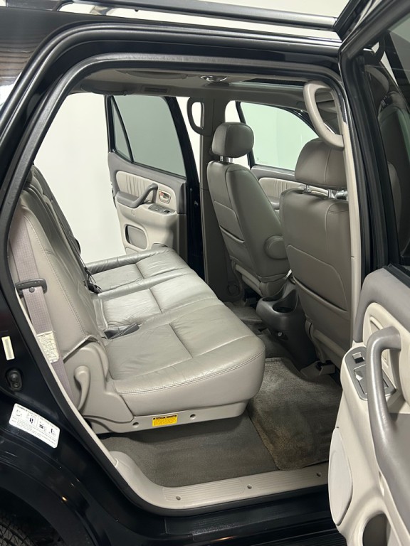 2002 Toyota Sequoia Image 10