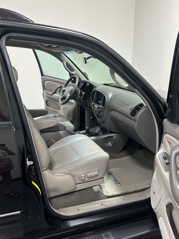 2002 Toyota Sequoia Image 12